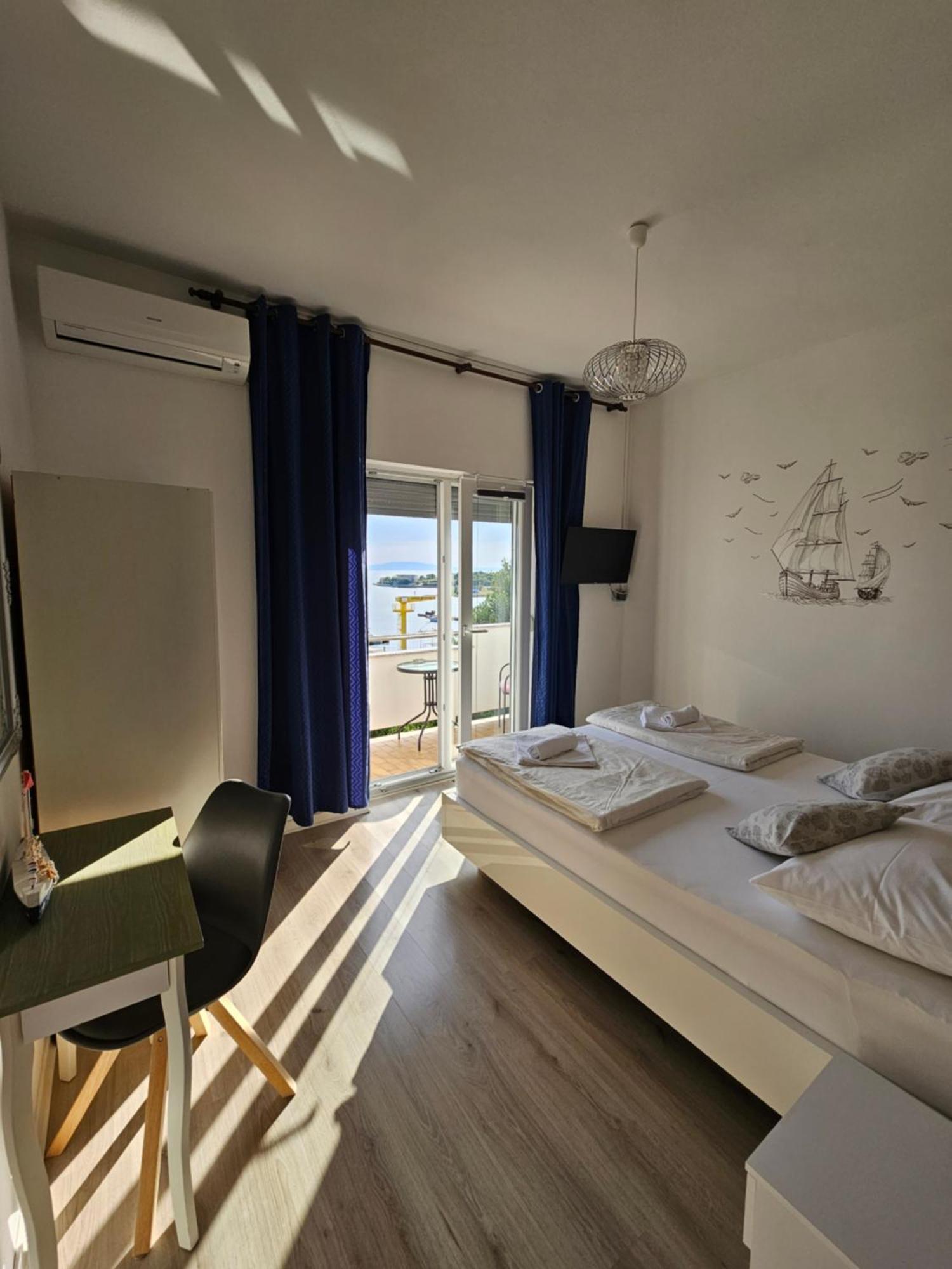 Paradise House At Sea Rab Town Extérieur photo